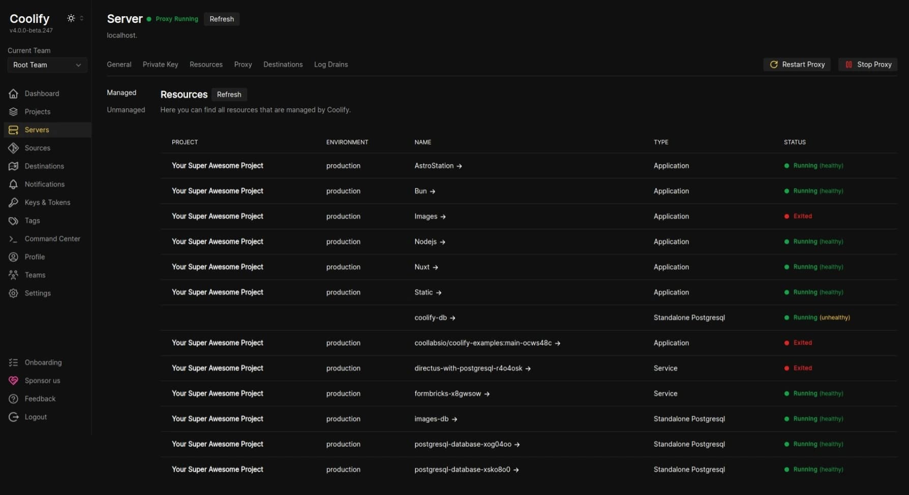 Coolify-Server-Ansicht mit allen verwalteten Anwendungen und Datenbanken samt Status Coolify-Server-Ansicht mit allen verwalteten Anwendungen und Datenbanken samt Status